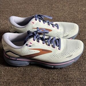 Women’s Brooks Ghost 15 Size 7